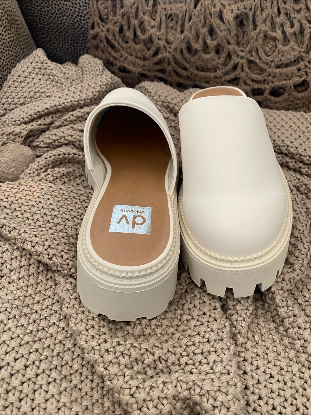 Dolce Vita beige clogs slides 8.5 NEW - Picture 2 of 4